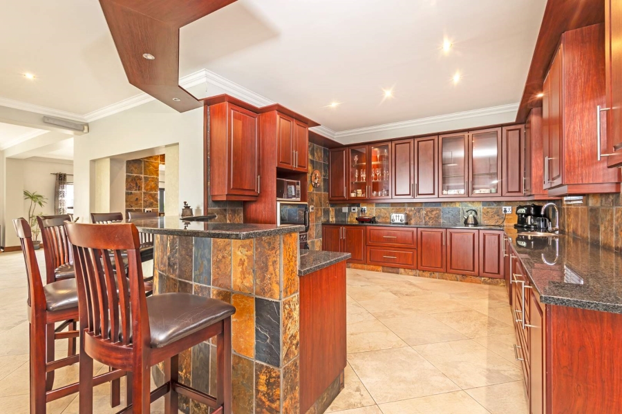 13 Bedroom Property for Sale in Plattekloof Western Cape